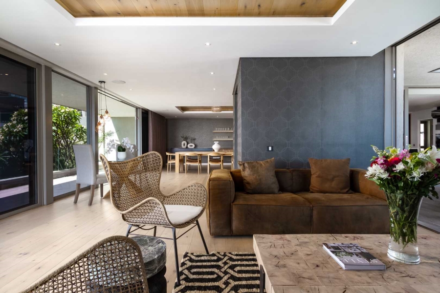 5 Bedroom Property for Sale in Fresnaye Western Cape